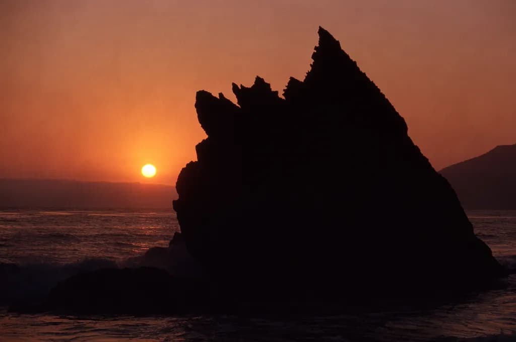 Serenity at Sunset: A Silhouette of Peaceful Shores