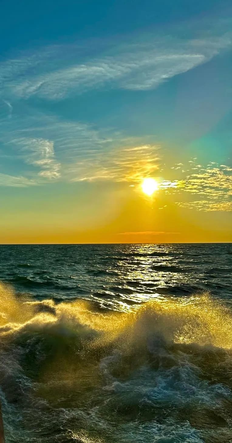 Golden Waves at Sunset: A Serene Ocean Escape