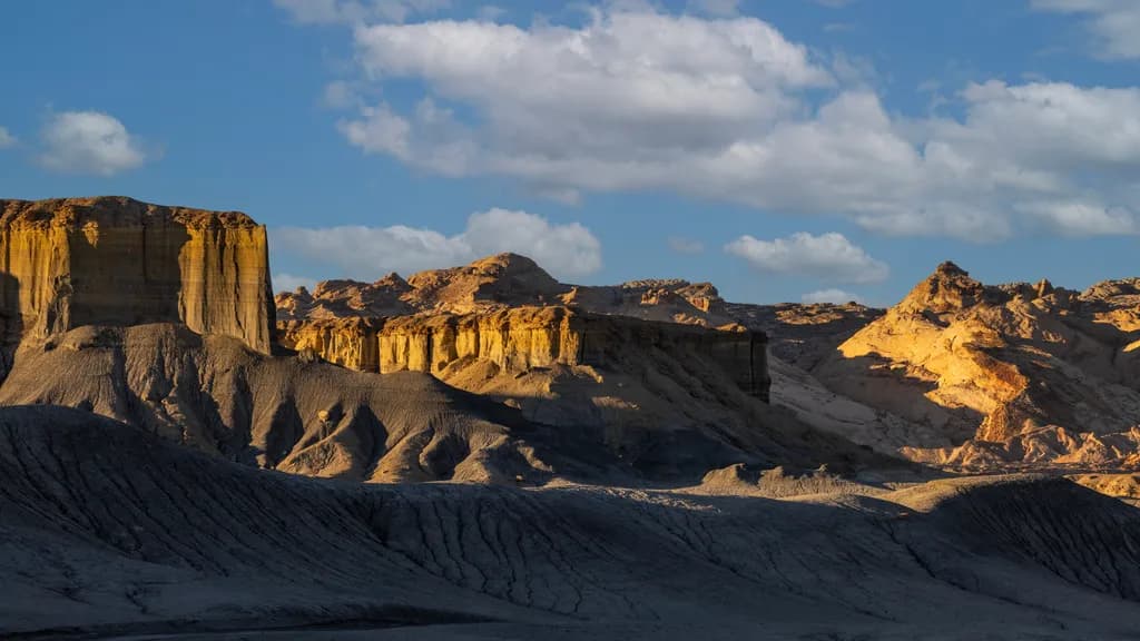 Whispers of the Desert: A Dance of Light and Shadow in the Golden Hour