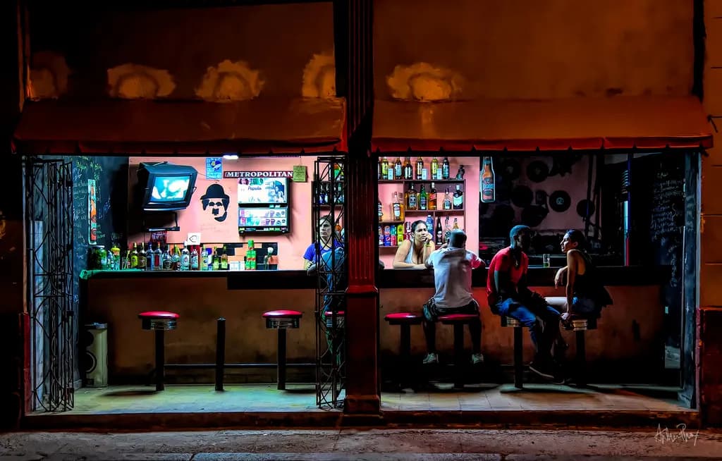 Urban Nightlife: A Vibrant Encounter at the Metropolitan Bar