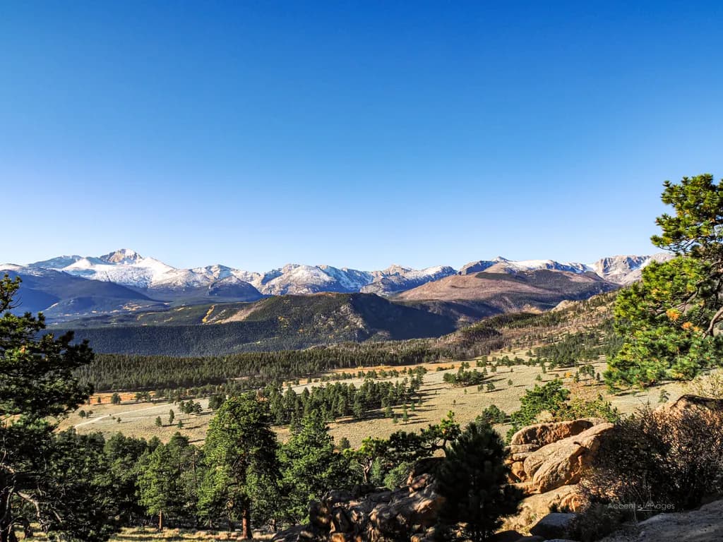 Majestic Peaks: A Serene Mountain Landscape Under a Clear Blue Sky