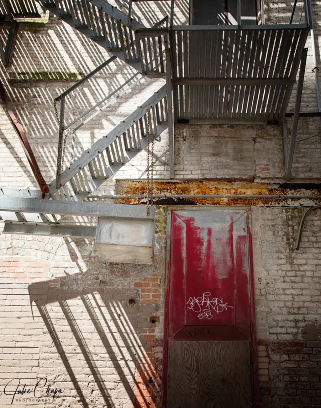 Timeworn Brick and the Geometry of Light