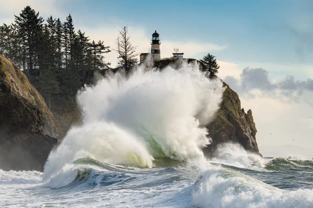 Lighthouse Wave Crash