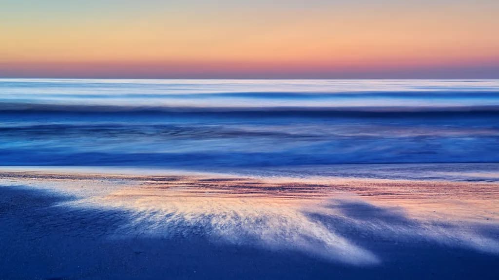 Whispers of the Ocean: A Serene Sunset Over Tranquil Waves
