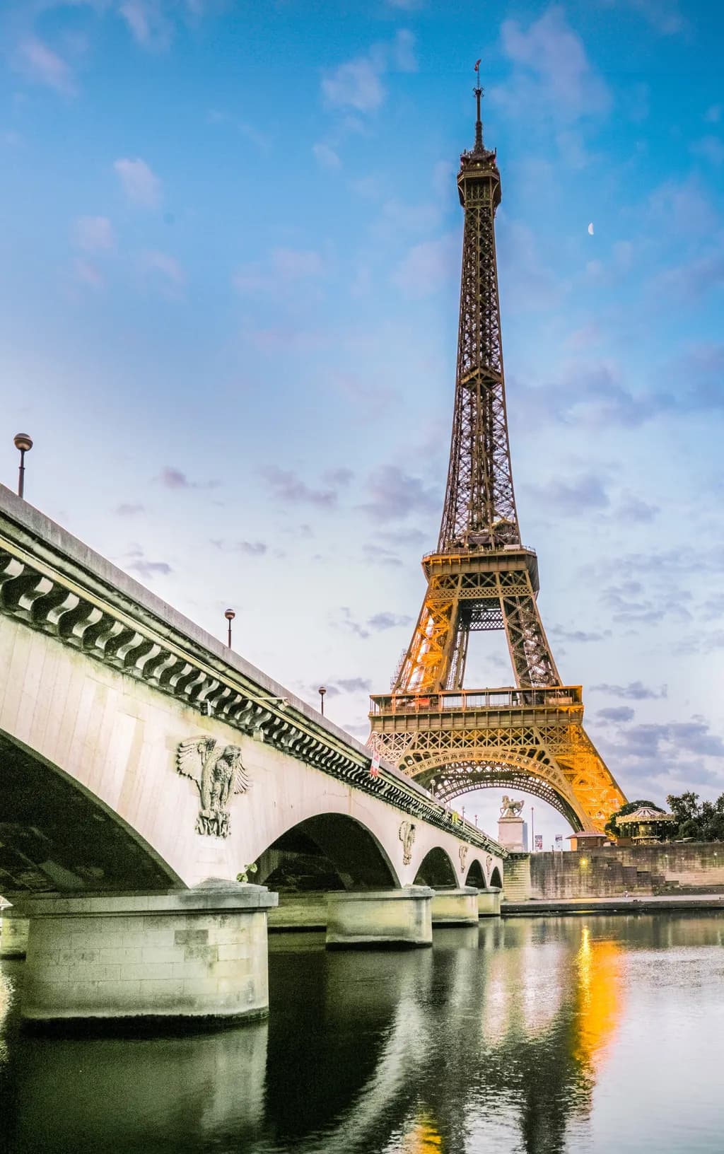 Eiffel Reflection