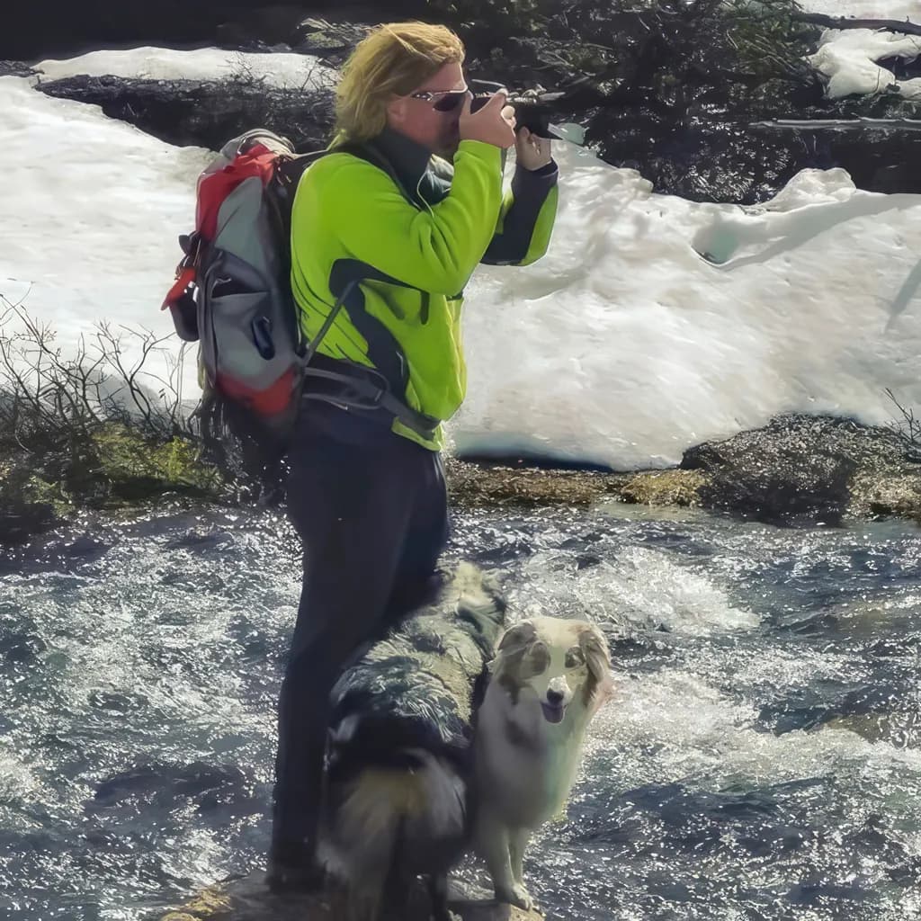 Capturing Adventure: A Moment with Maverick and Willow in the Sierra Snowfields