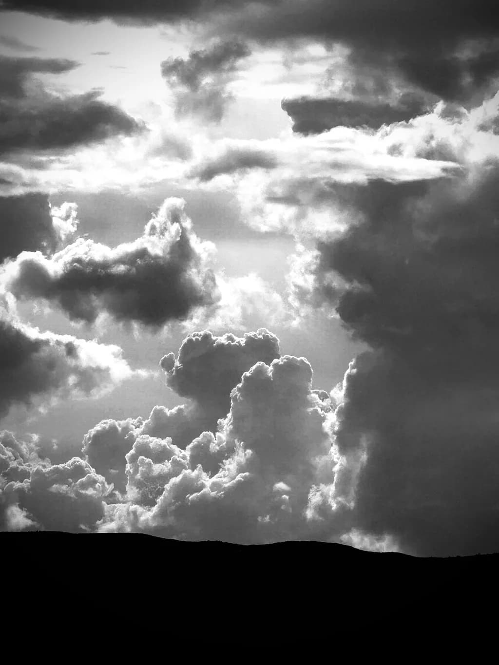 Dramatic Monochrome Clouds: A Contrast of Light and Shadow in the Sky Landscape