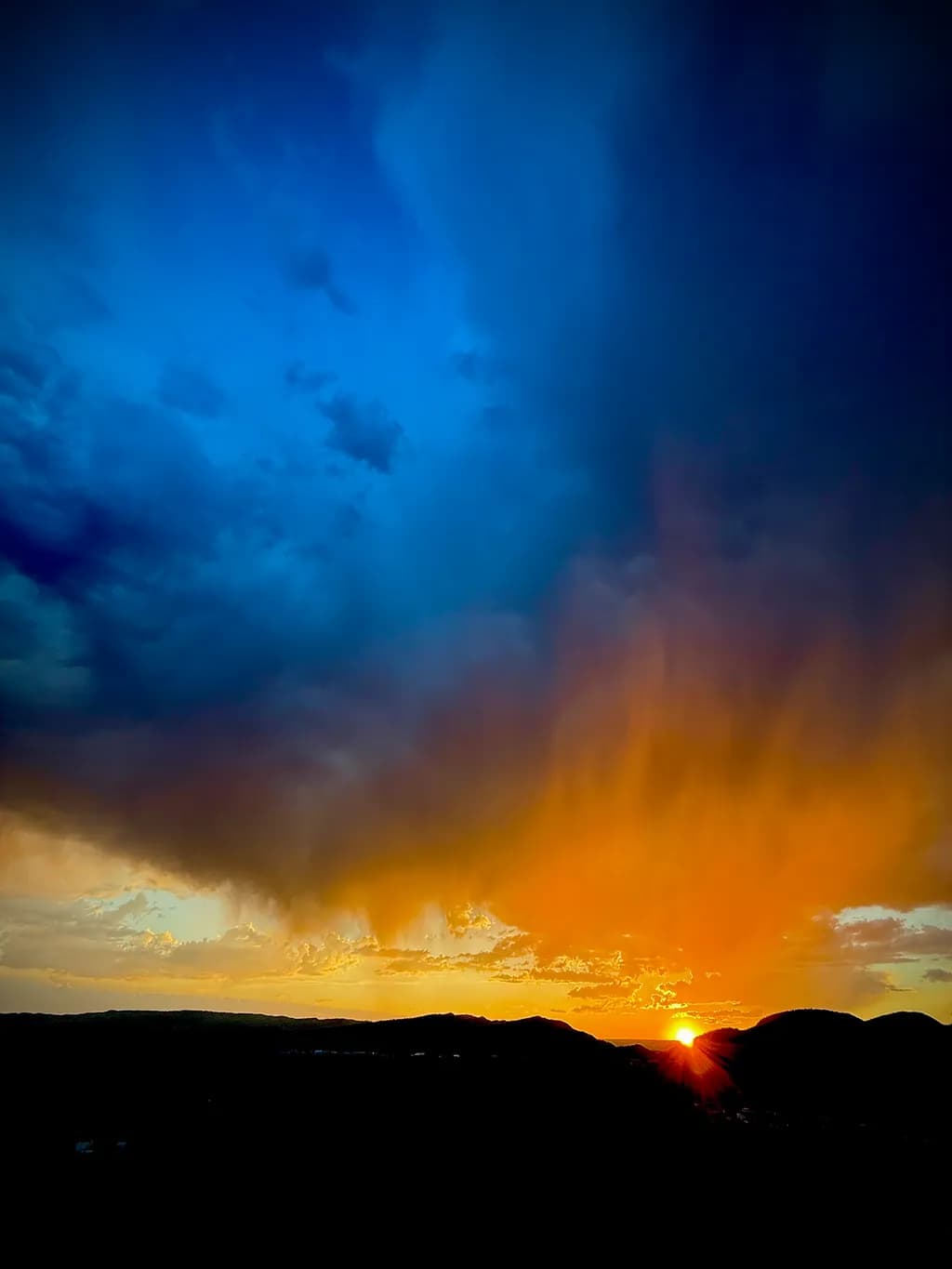 Ethereal Sunset: A Dance of Colors Over the Horizon