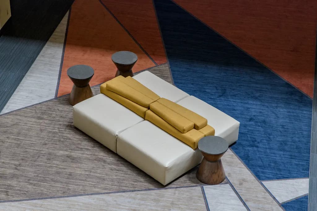 Metro Lounge Design