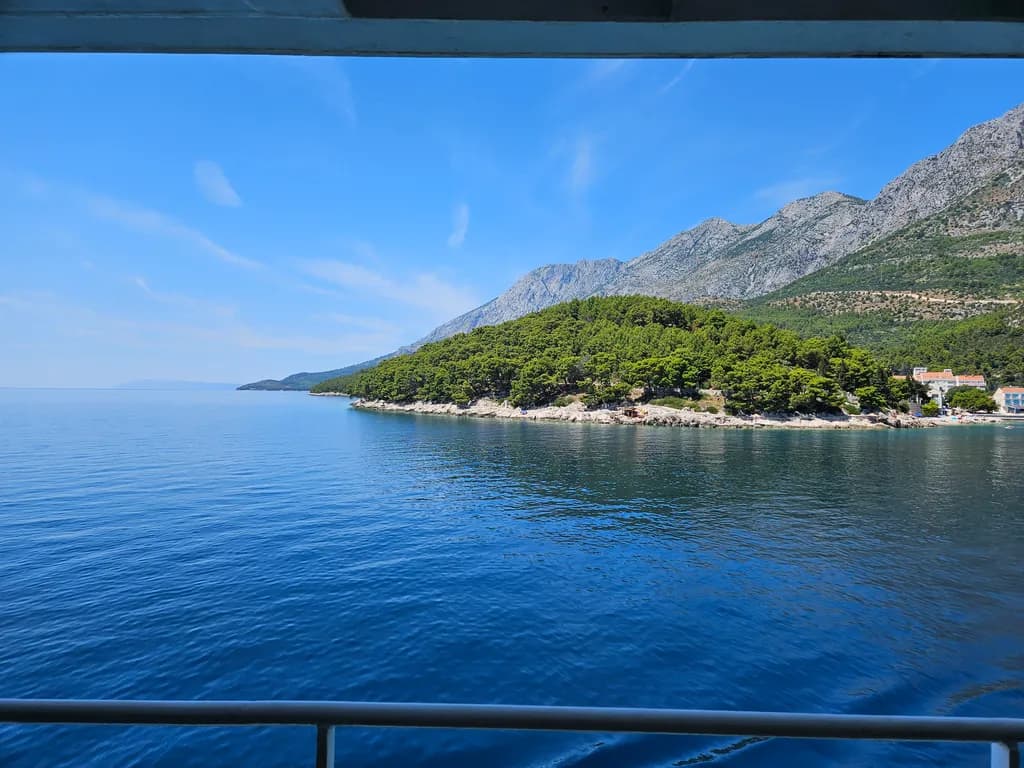 Serenity by the Coastline: A Tranquil Escape into Nature's Embrace