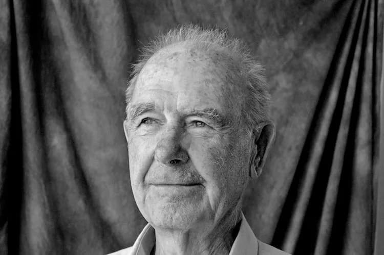Elderly Serenity: A Black-and-White Portrait of Timeless Expression