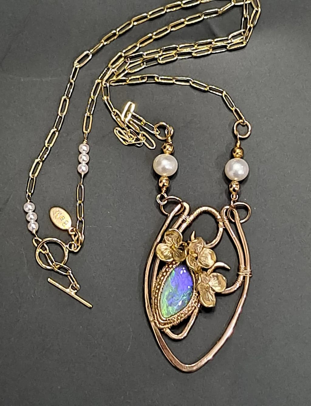 Elegant Opal Floral Necklace: A Touch of Gold and Graceful Charm