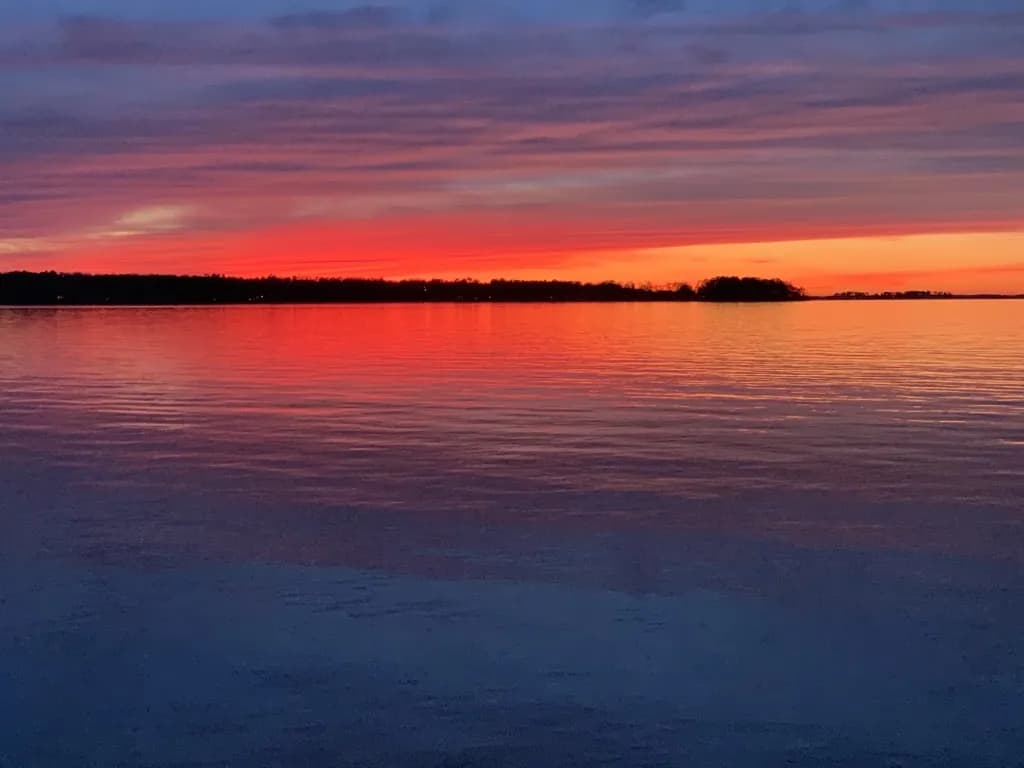 Serenity at Dusk: A Tranquil Reflection of Nature's Palette