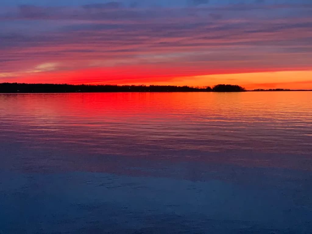 Serene Sunset Reflections: A Vibrant Landscape of Tranquility and Color