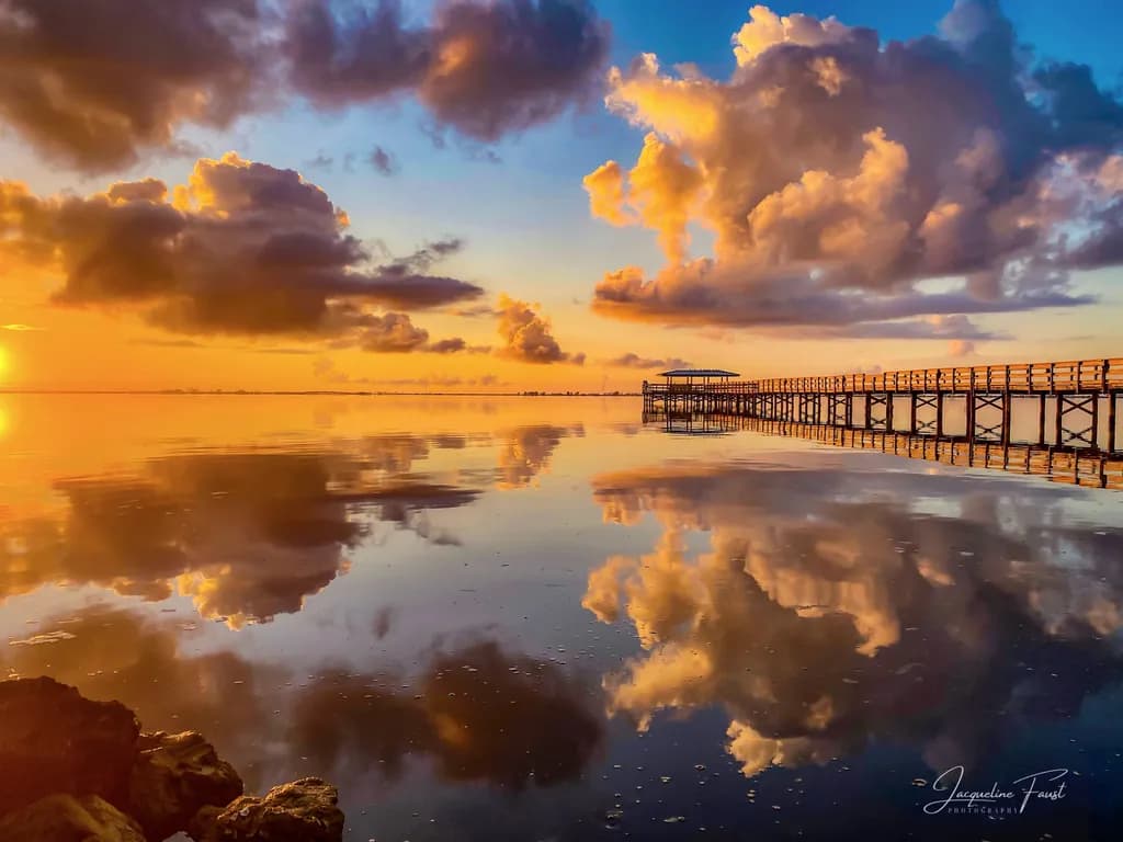 Serenity at Sunset: A Tranquil Reflection Over Water and Clouds