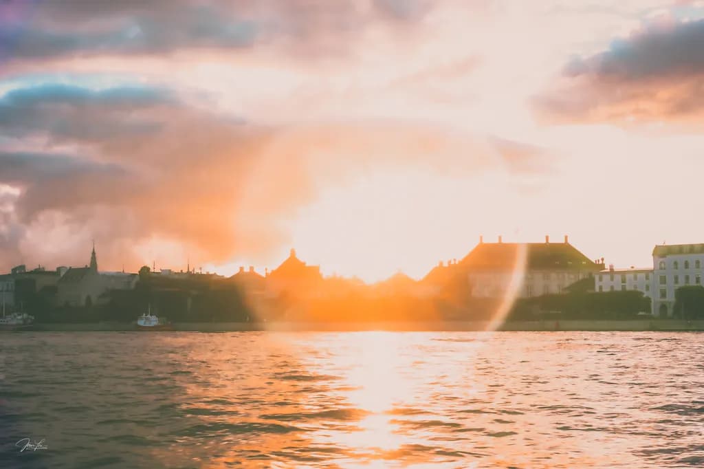 Golden Horizon: A Serene Sunset Over Tranquil Waters