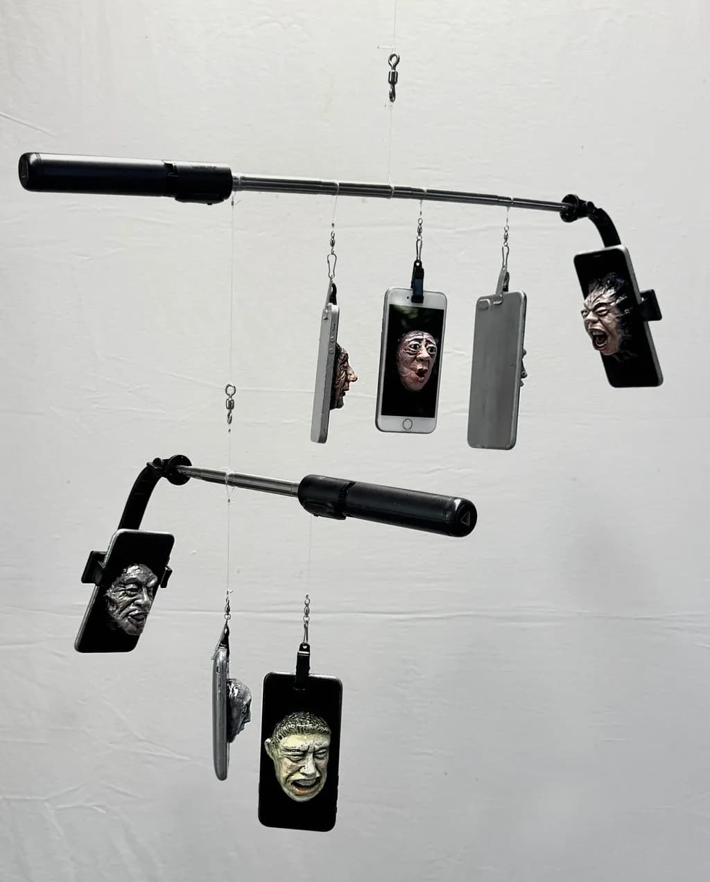 Faces of Technology: An Expressive Exploration of Emotion in Modern Sculpture