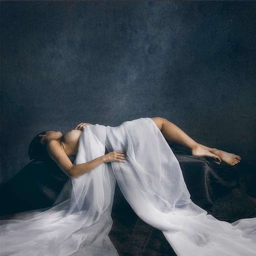 Veiled Recline