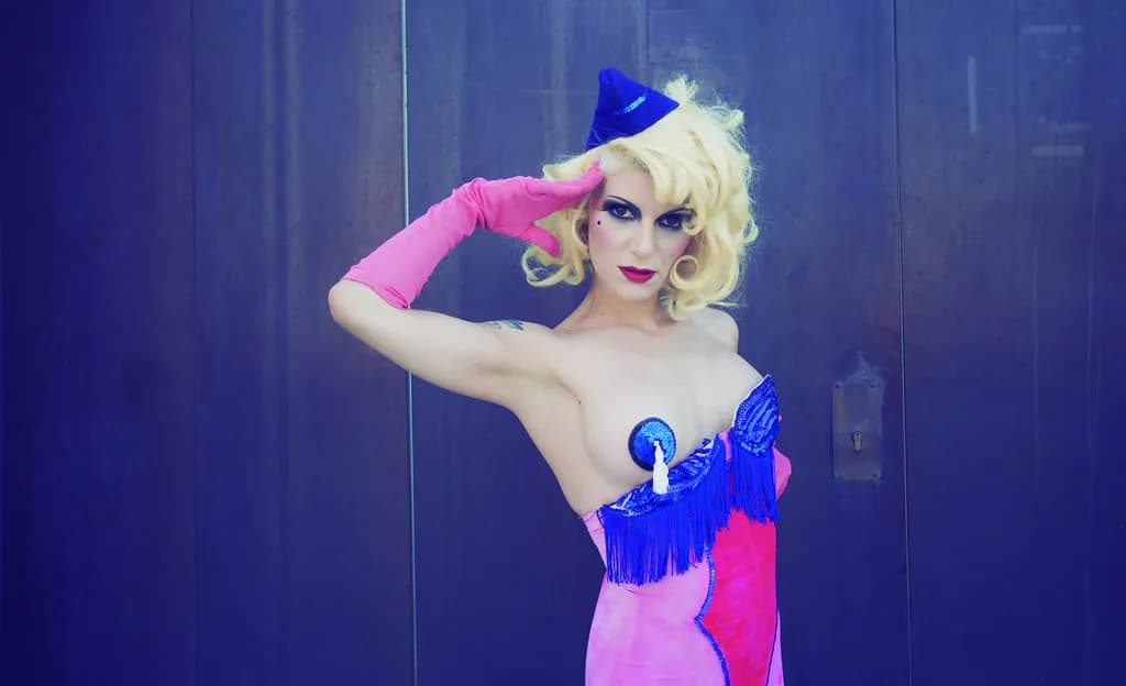 LOLA by Cristina Del Barco
