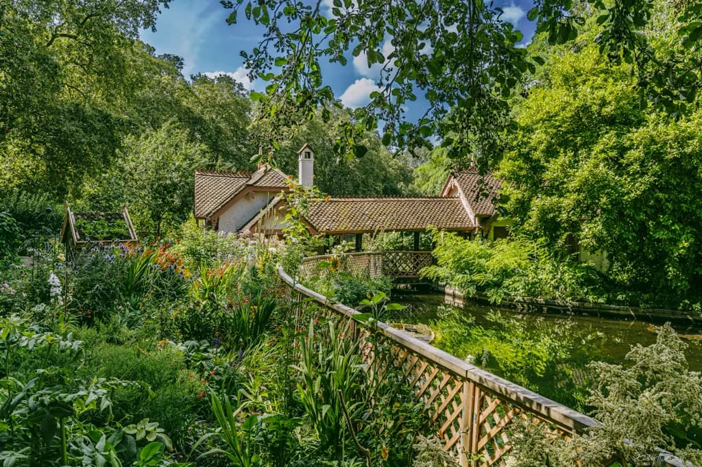 Duck Island Cottage, St. James's Park, London