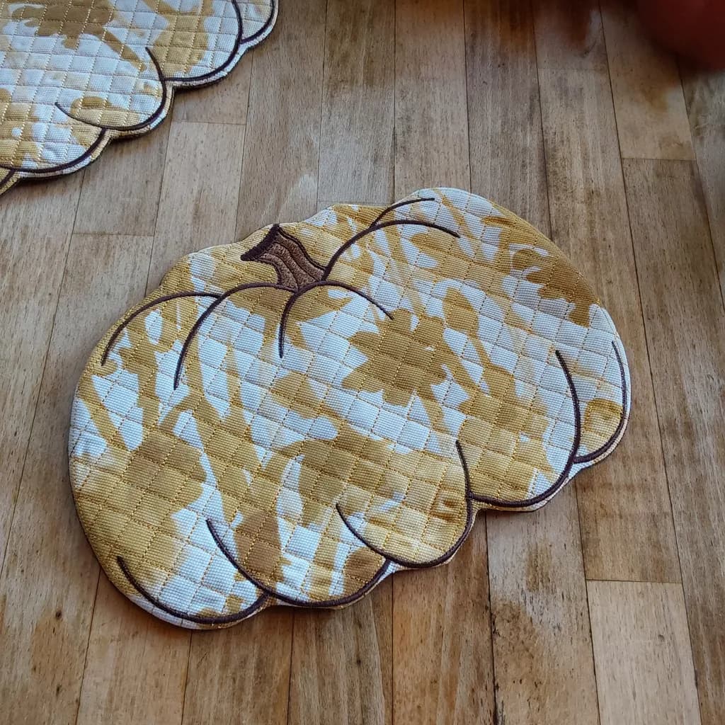 Cozy Autumn Pumpkin Textile Mat: A Decorative Touch for Your Home