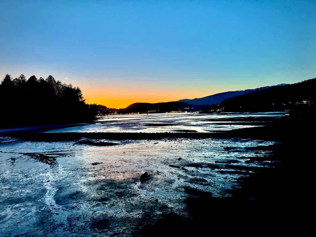 Tide's Quiet Glow