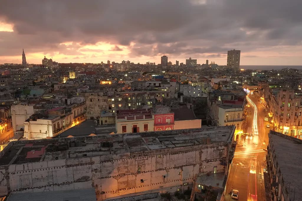Havana Twilight: A Glimpse of Urban Serenity at Dusk