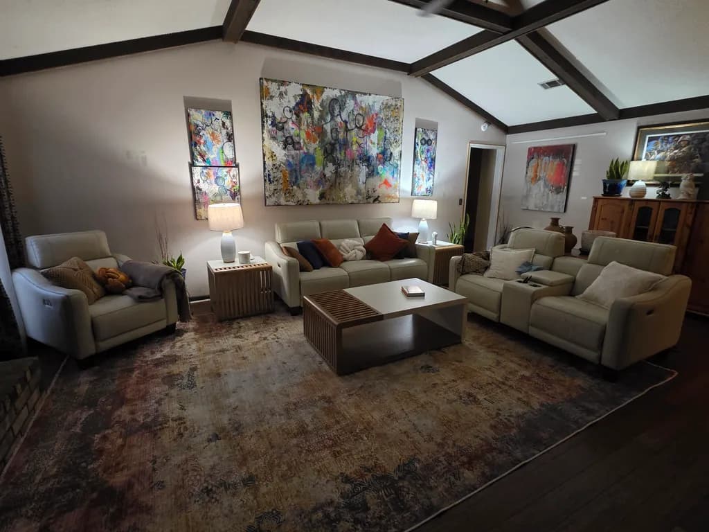 Vibrant Harmony: A Contemporary Living Room Oasis with Abstract Artistry