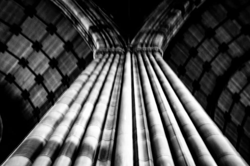 Monochrome Columns