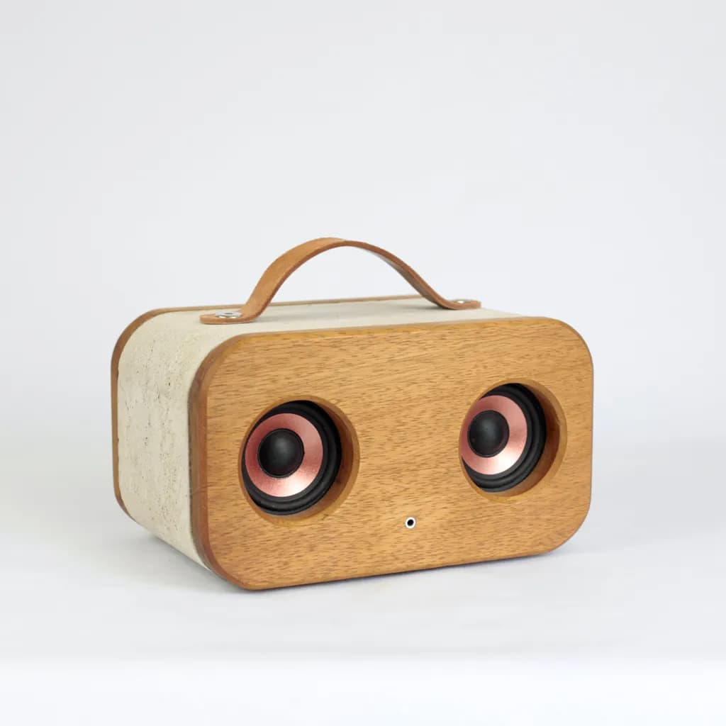 Vintage-Inspired Bluetooth Speaker: A Harmonious Blend of Wood and Concrete Design
