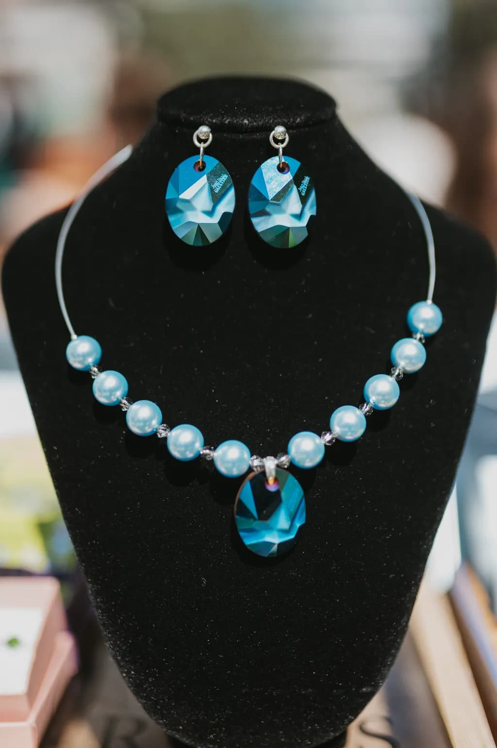 Radiant Blue Elegance: A Stunning Necklace and Earring Set for Every Occasion