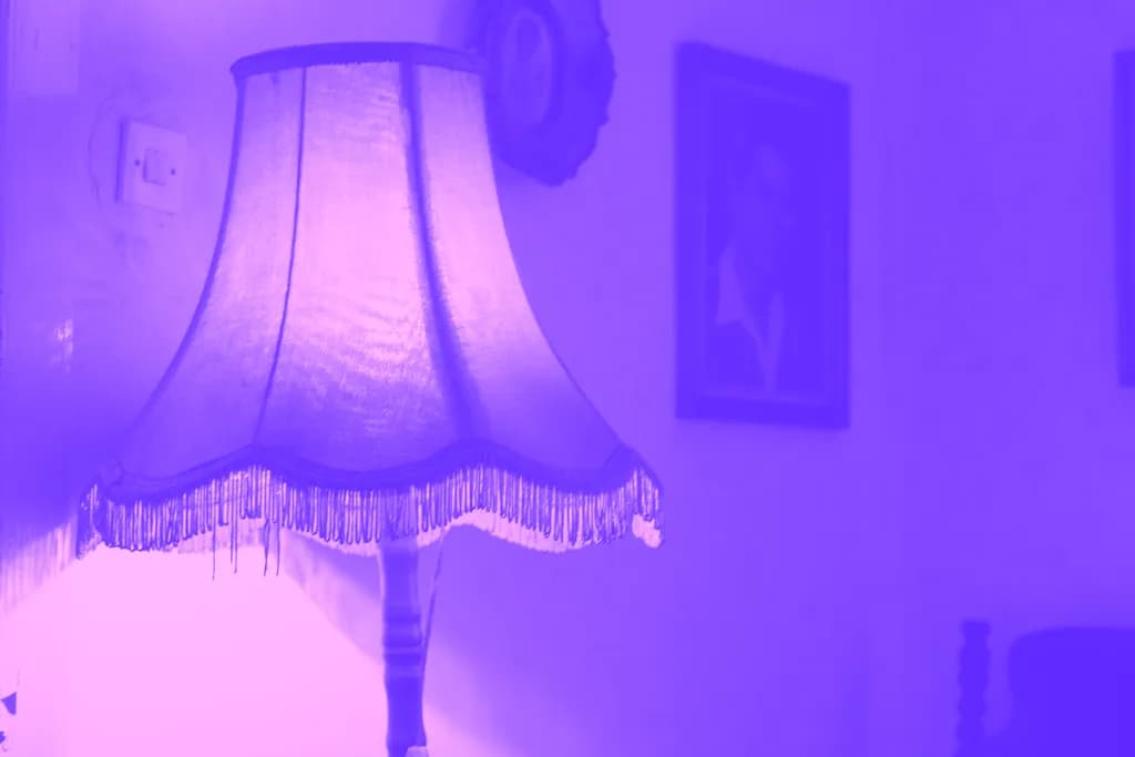 Vintage Elegance: A Soft Glow of Timeless Charm in Interior Lighting
