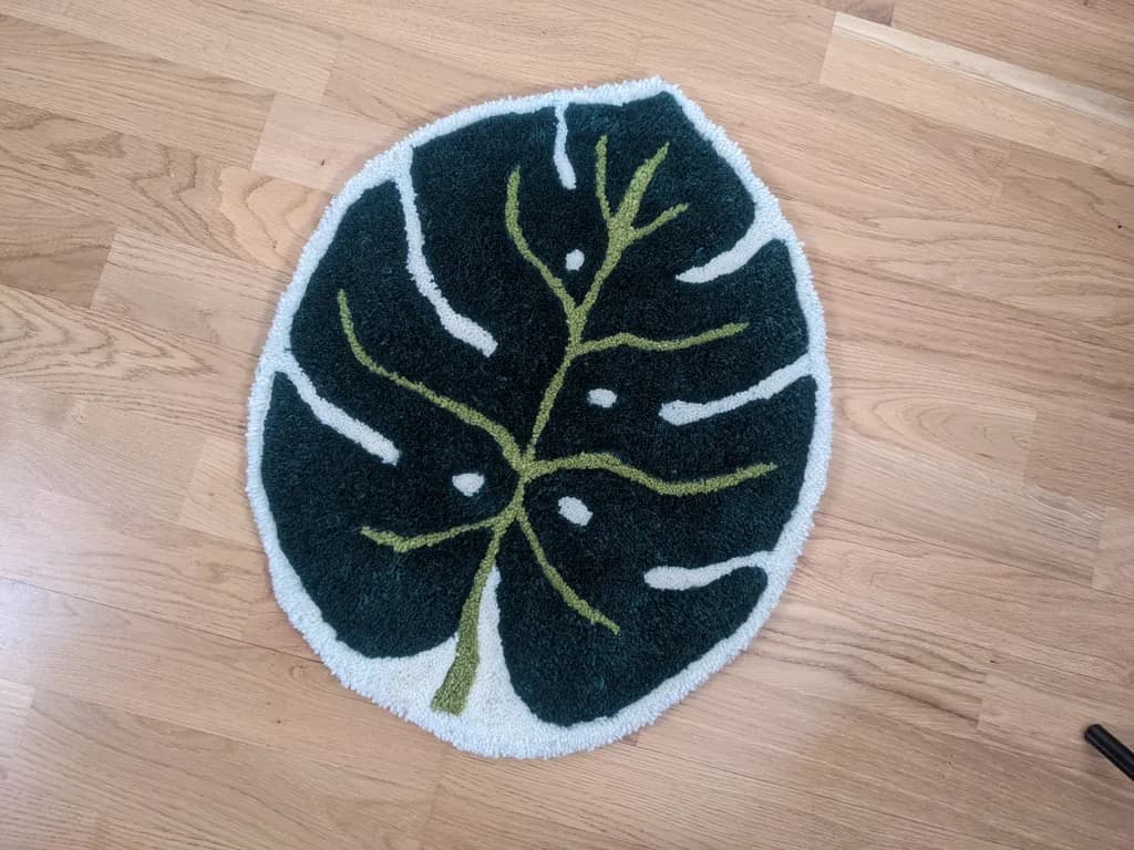 Tropical Elegance: Monstera Leaf Shaped Plush Rug for a Cozy Home Decor