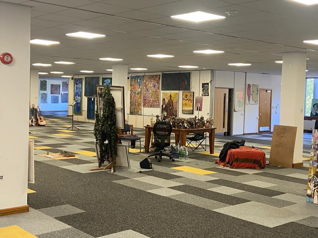 Creative Haven: An Open Workspace for Artistic Expression and Exhibition