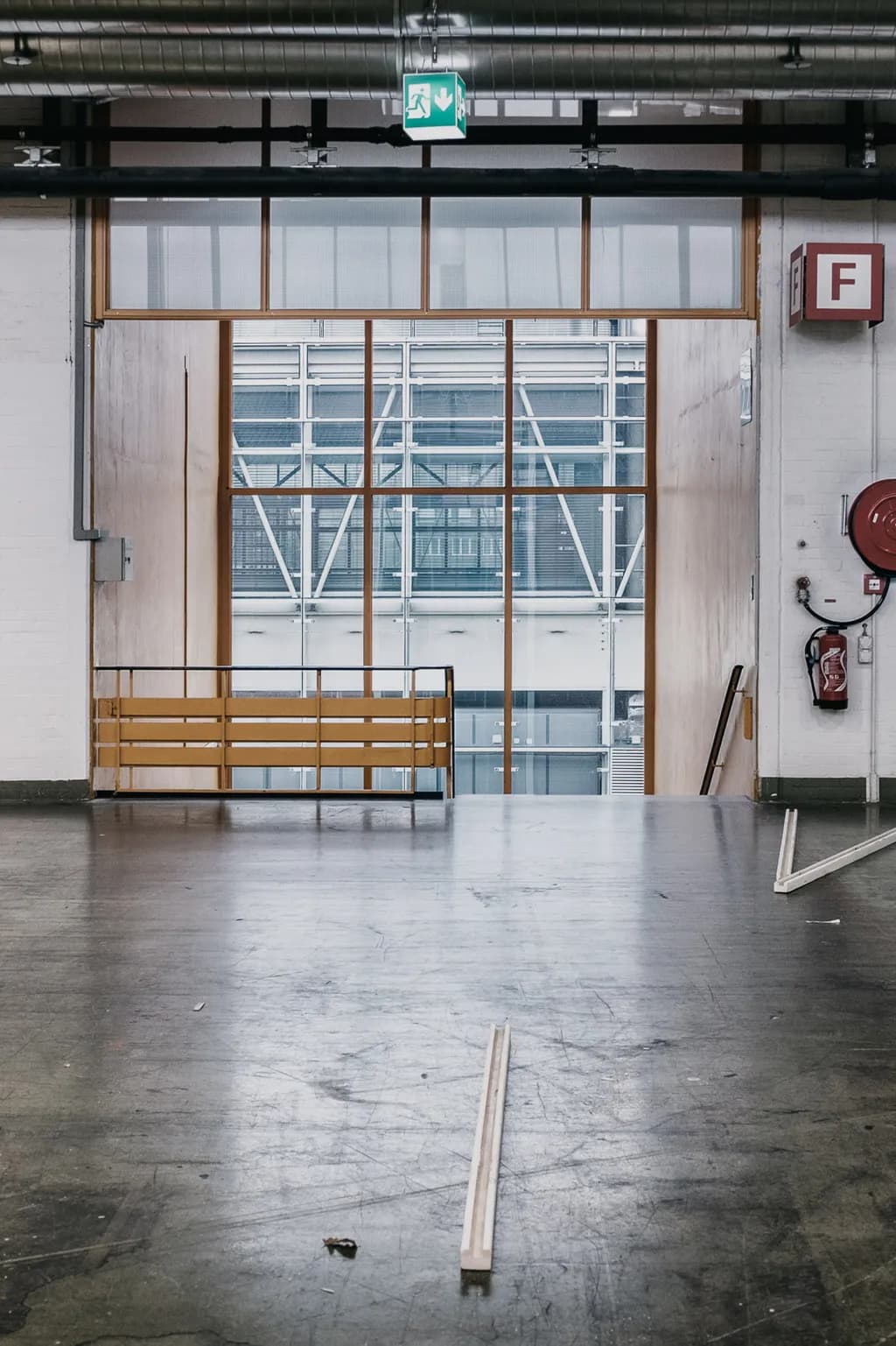 Spacious Serenity: A Minimalist Exploration of Modern Industrial Architecture