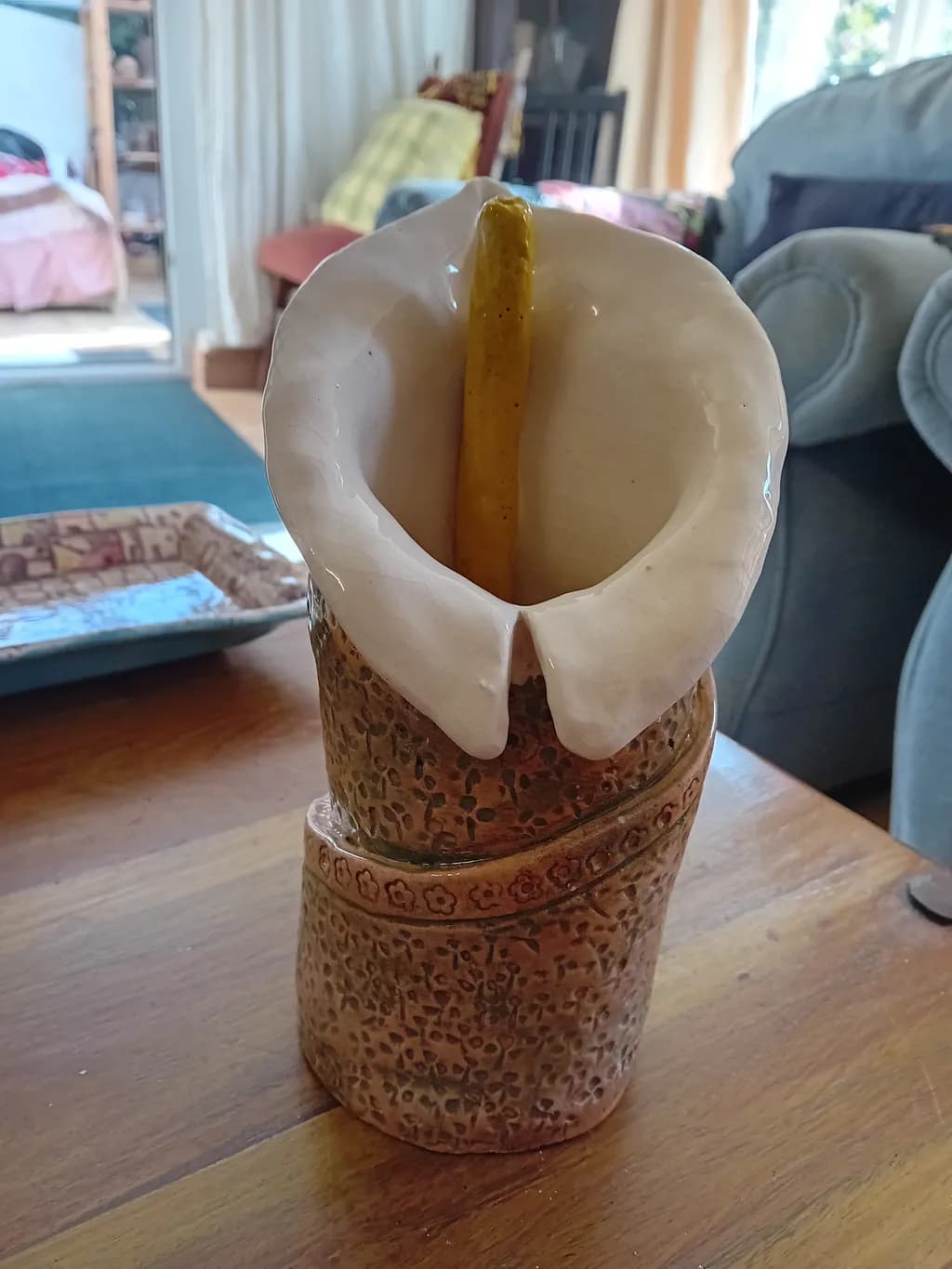 Whispers of Memory: A Unique Ceramic Vessel Bridging Emotion and Form
