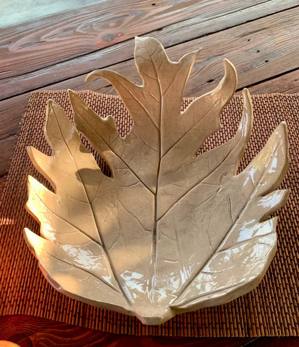 Nature's Embrace: A Leaf-Inspired Ceramic Bowl for Your Home Decor