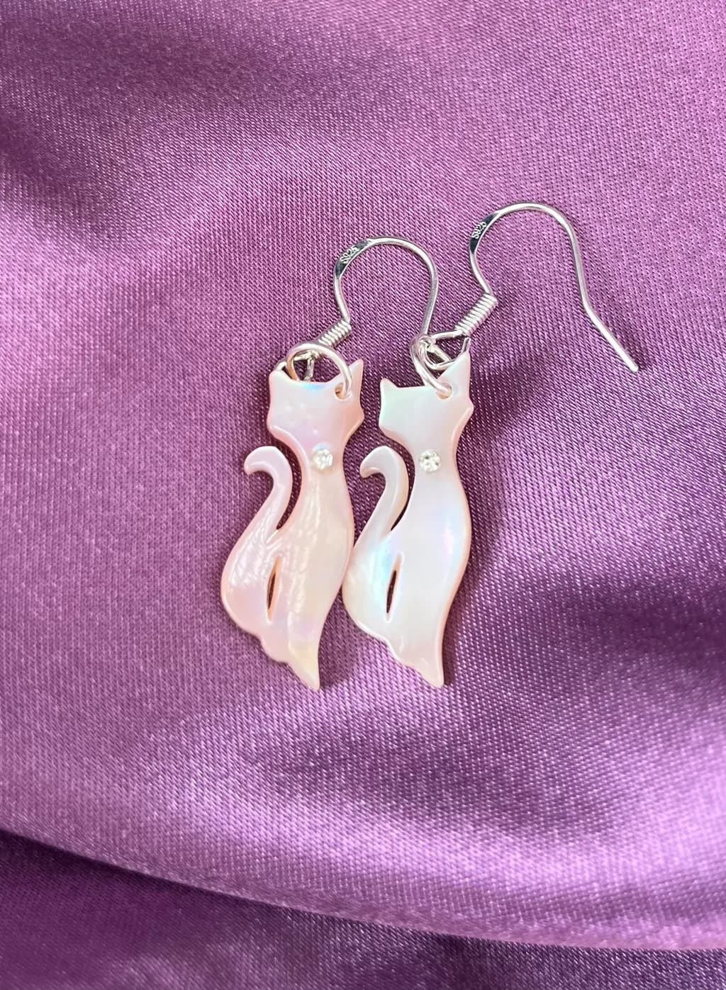 Pearlescent Cat Silhouettes