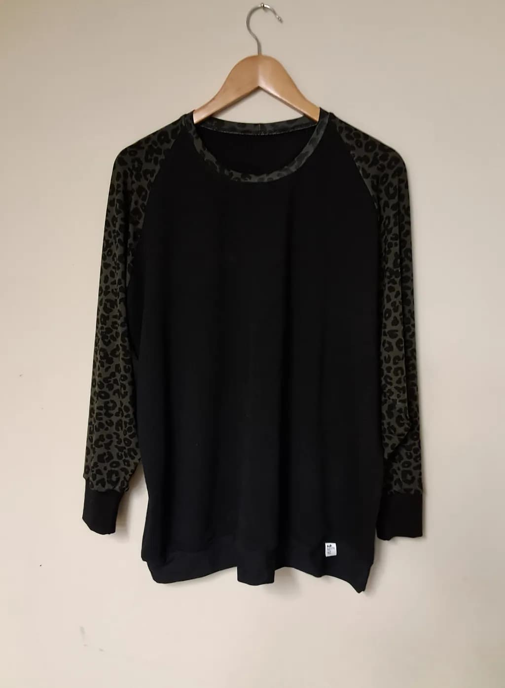 Leopard Print Elegance: Cozy Black Sweater for Effortless Style