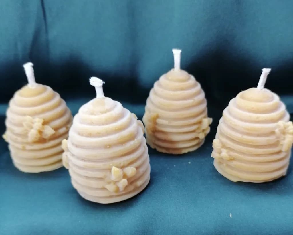 Honeycomb Harmony: Handcrafted Beeswax Candles for a Cozy Ambiance