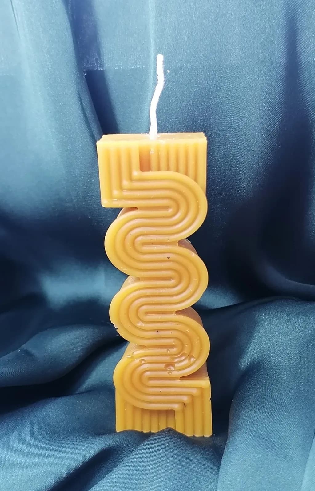 Whimsical Honeycomb Candle: A Modern Twist on Classic Elegance