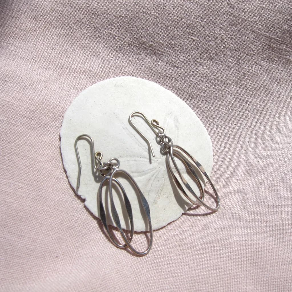 Delicate Metallic Loop Earrings: A Touch of Elegance for Every Occasion