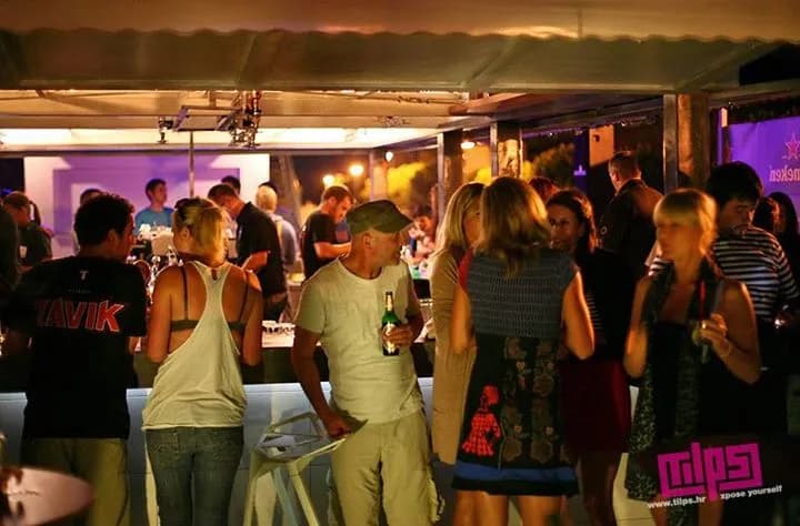 Vibrant Nightlife: A Captivating Evening at the Bar