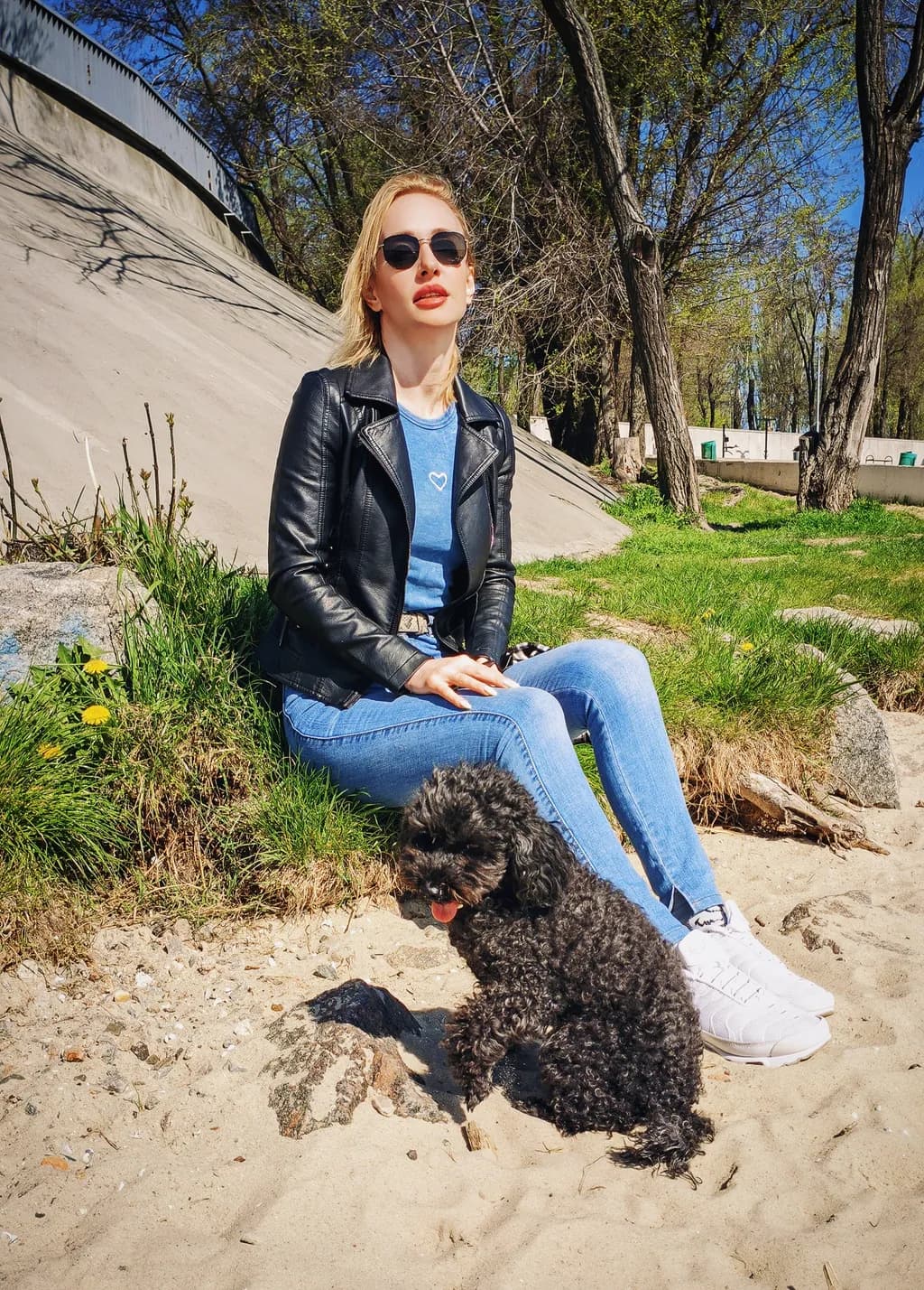 Sunlit Serenity: A Fashionable Day Out with a Loyal Companion in Nature