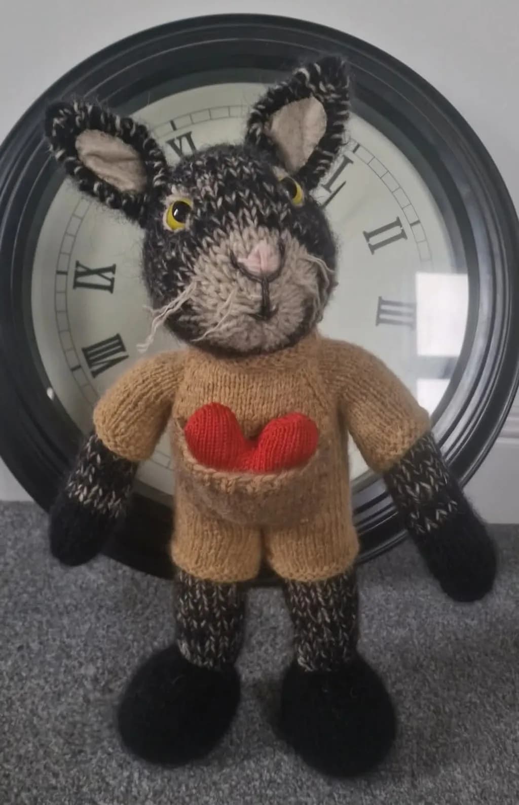 Whimsical Knitted Bunny with Heart: A Charming Handmade Plush Toy for All Ages