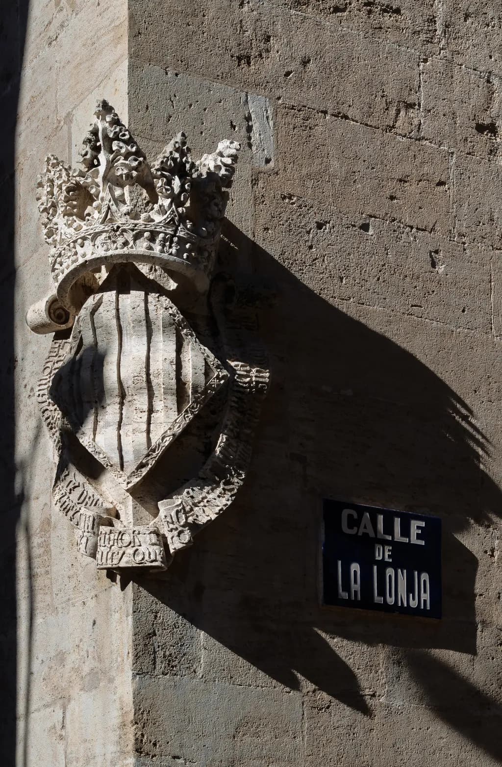 La Lonja Corner Shield