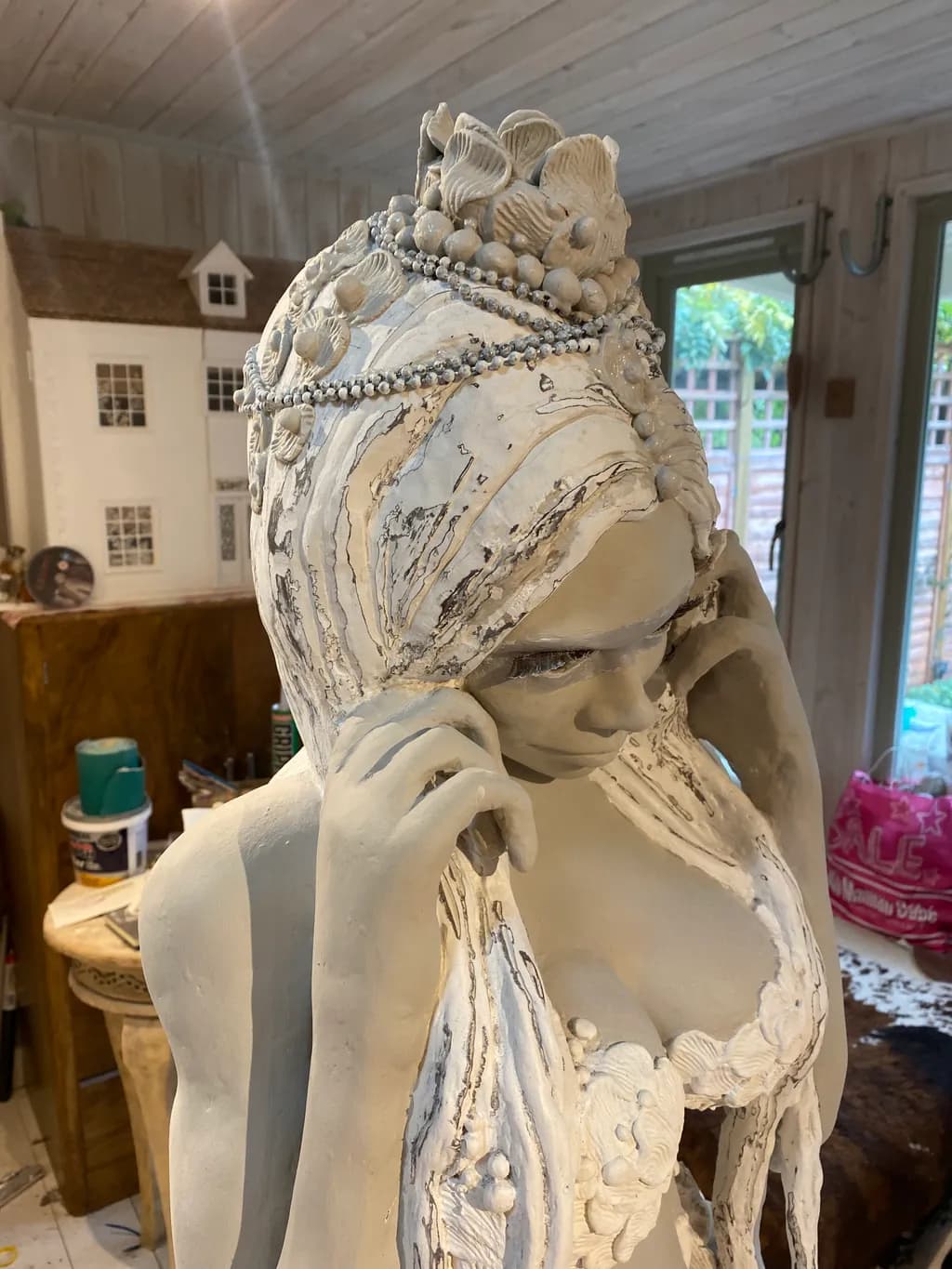 Whispers of the Sea: A Captivating Ceramic Sculpture of Elegance and Nature's Beauty