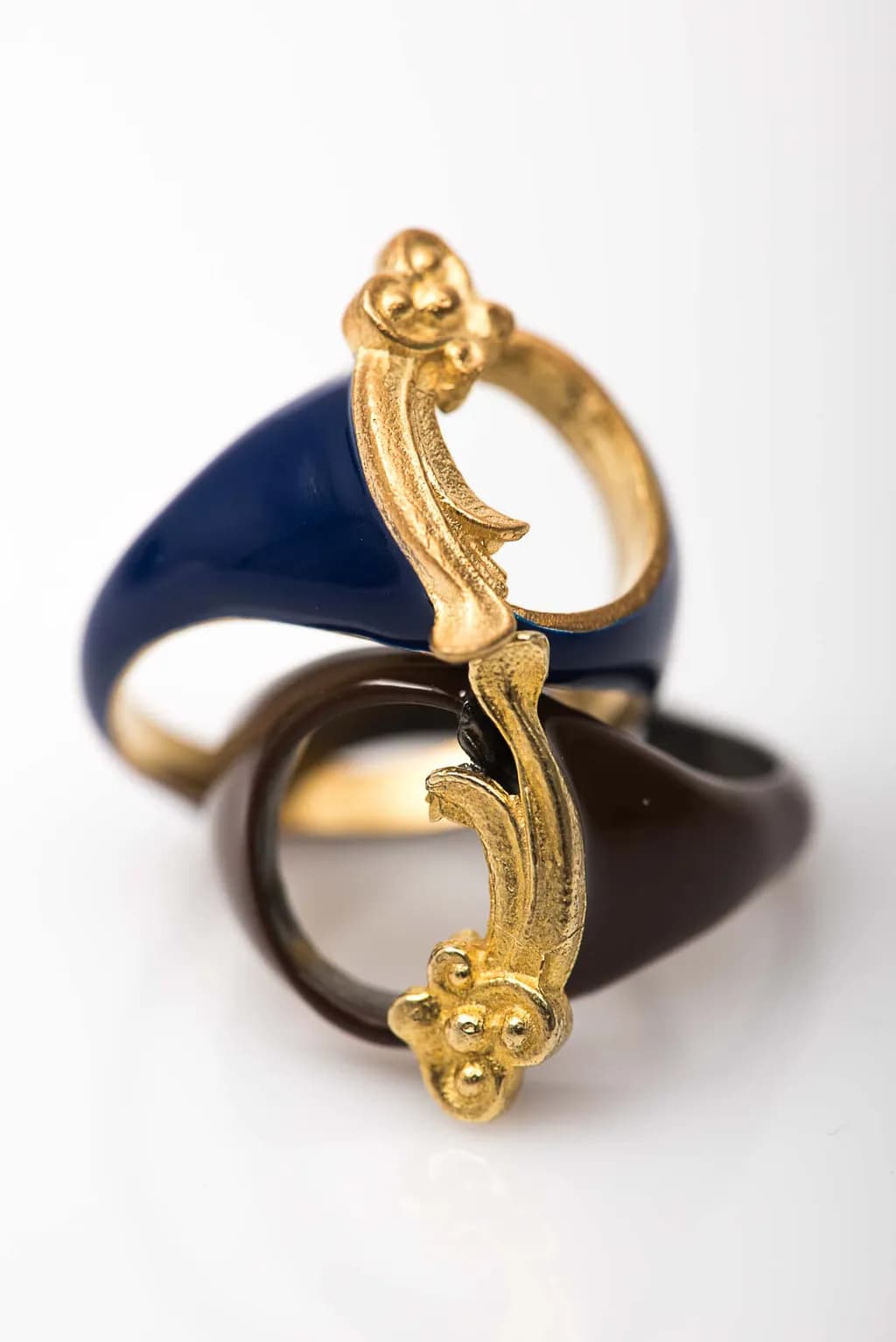 Elegant Fusion: Gold-Accented Dual-Tone Ring in Deep Blue and Rich Brown