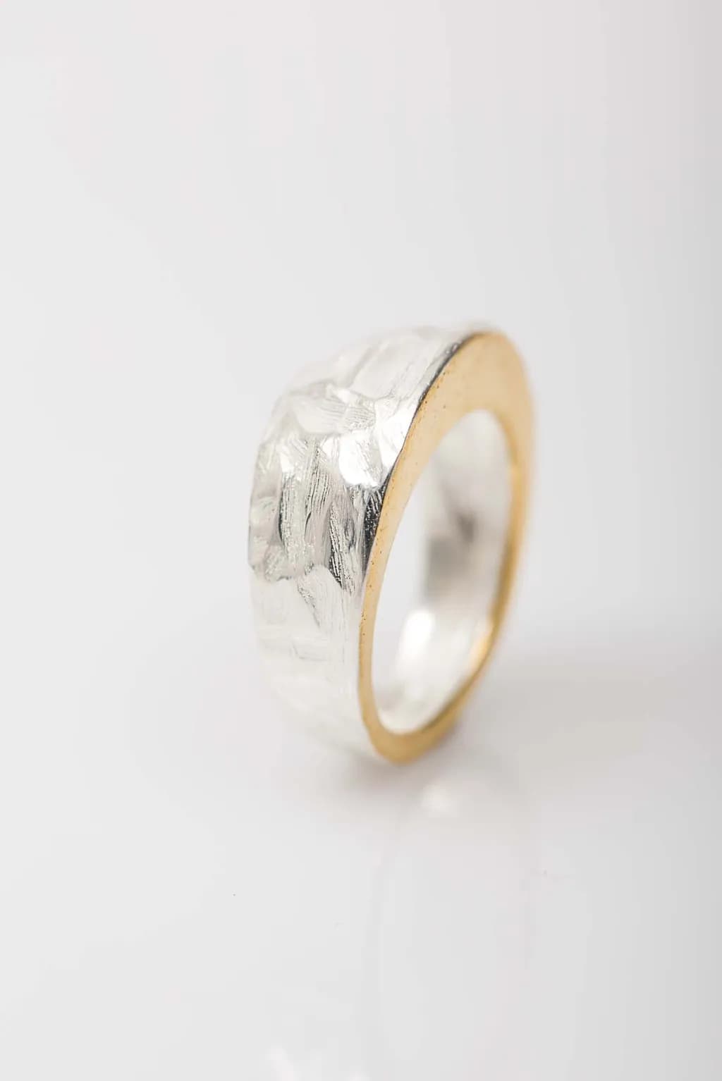 Elegant Silver and Gold Textured Ring: A Unique Blend of Modern Craftsmanship and Timeless Design