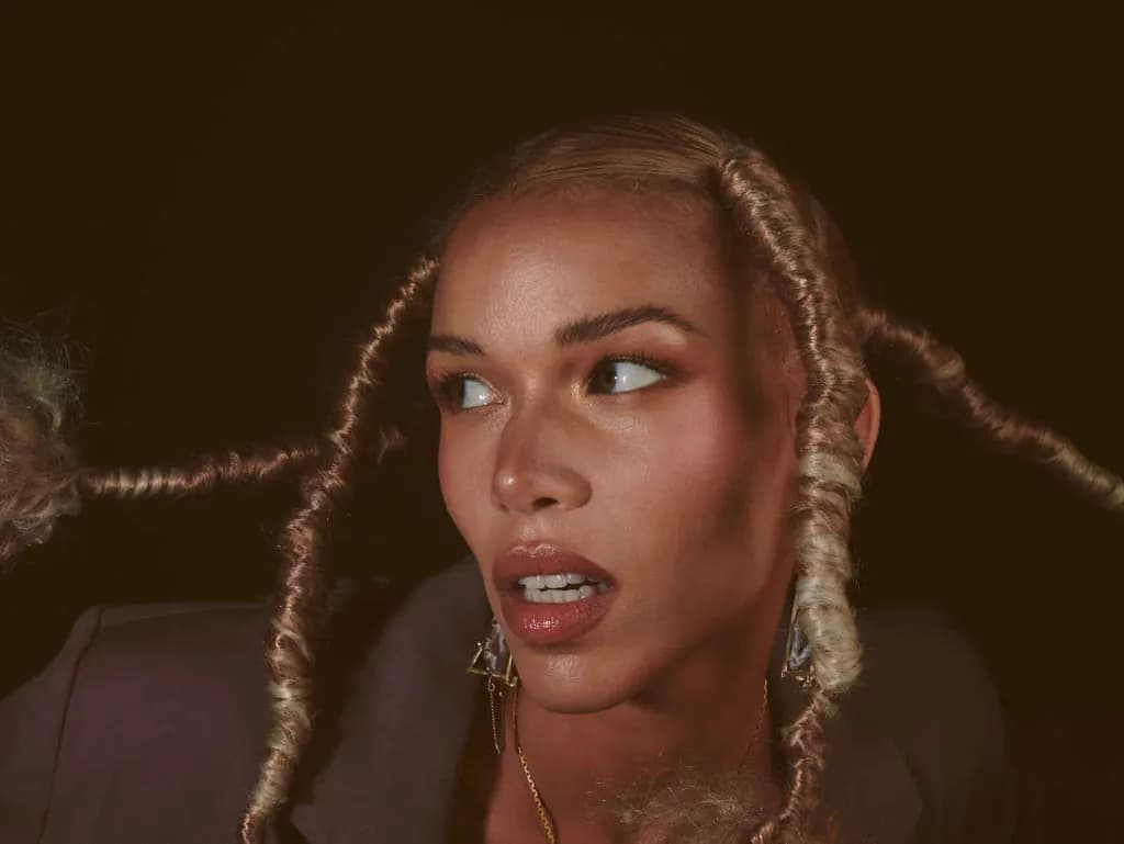 Braided Gaze